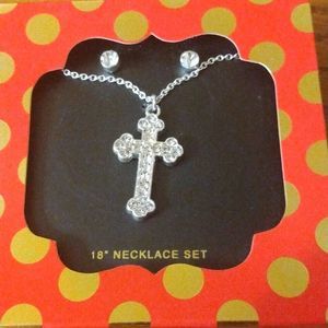 NIB 18" Necklace And Earring Set Women's Fashion Jewelry